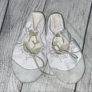 Ballet practice slippers white w/elastic band over top of foot little girls sz12
